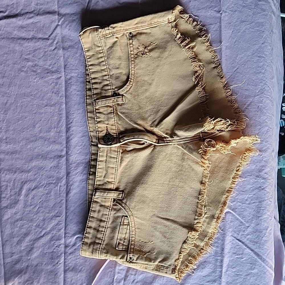 Great condition BDG low rise dolphin shorts Sz 28 W